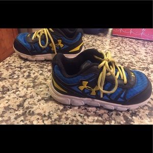 Boys under Armour sneakers toddler Sz 8