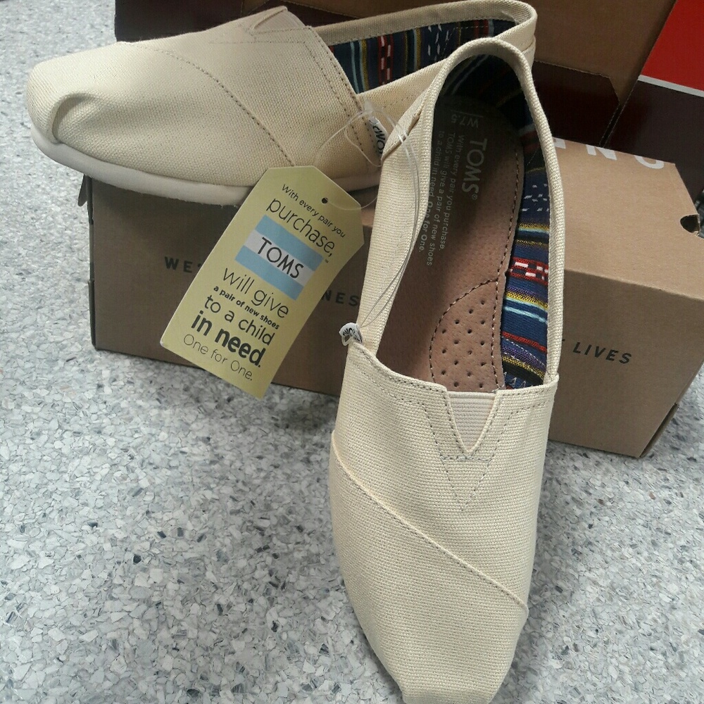 Sold Out! Toms (I told you guys it was a steal!) - Picture 1 of 5