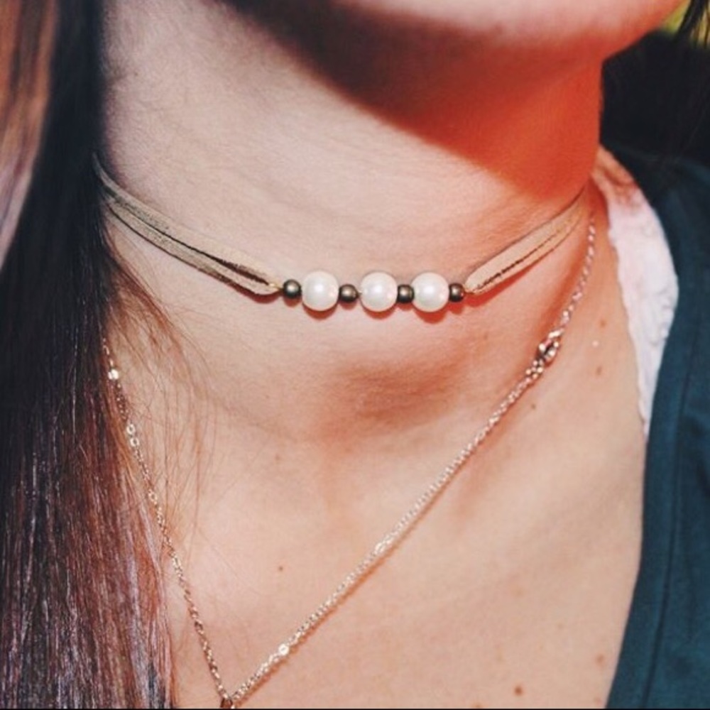 Pearl choker
