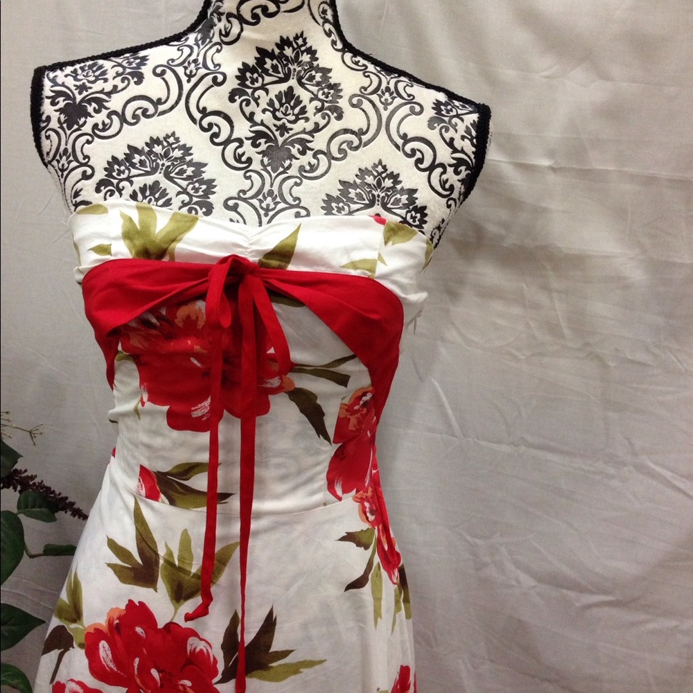 Studio Y Flirty Strapless Floral Dress - Picture 2 of 4