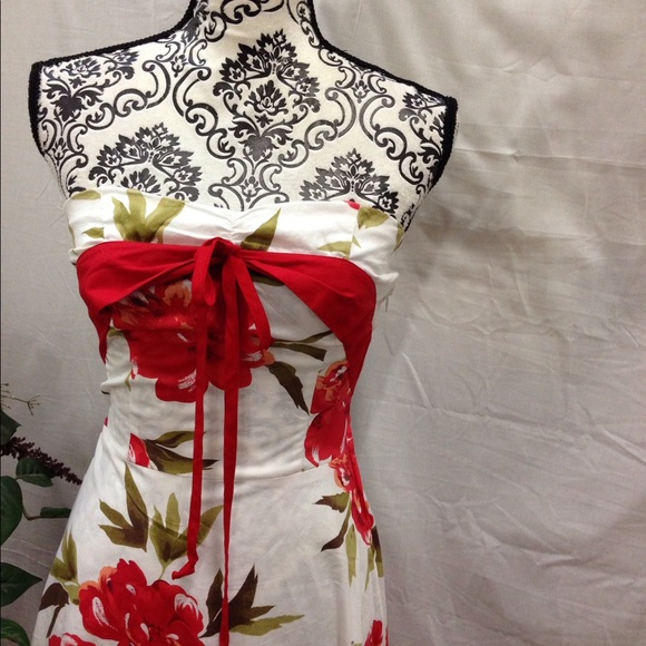 Studio Y Flirty Strapless Floral Dress - Picture 2 of 4