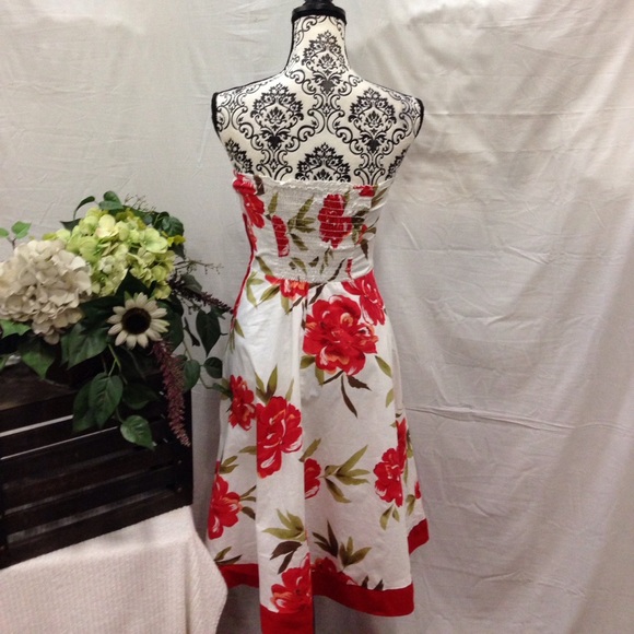 Studio Y Flirty Strapless Floral Dress - Picture 4 of 4