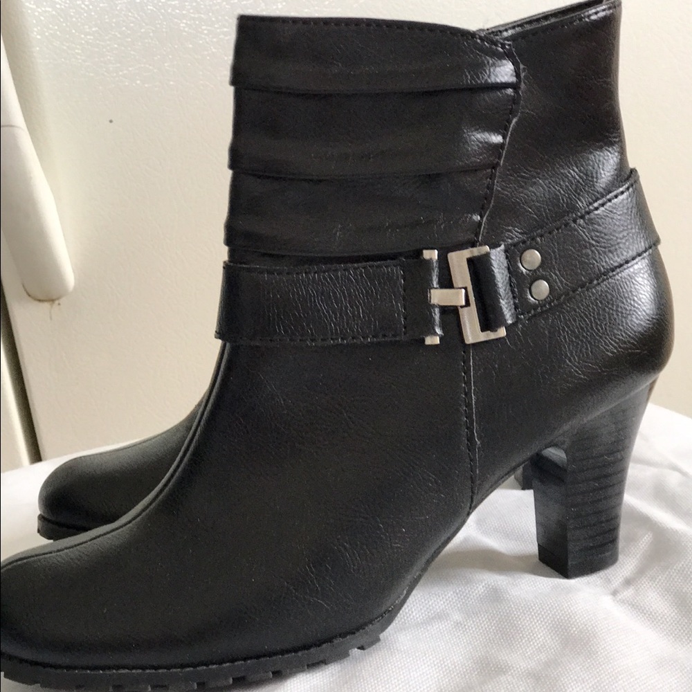 A2 black heel boots size 6