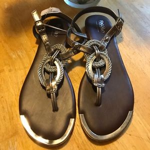 New with tags mossimo sandals