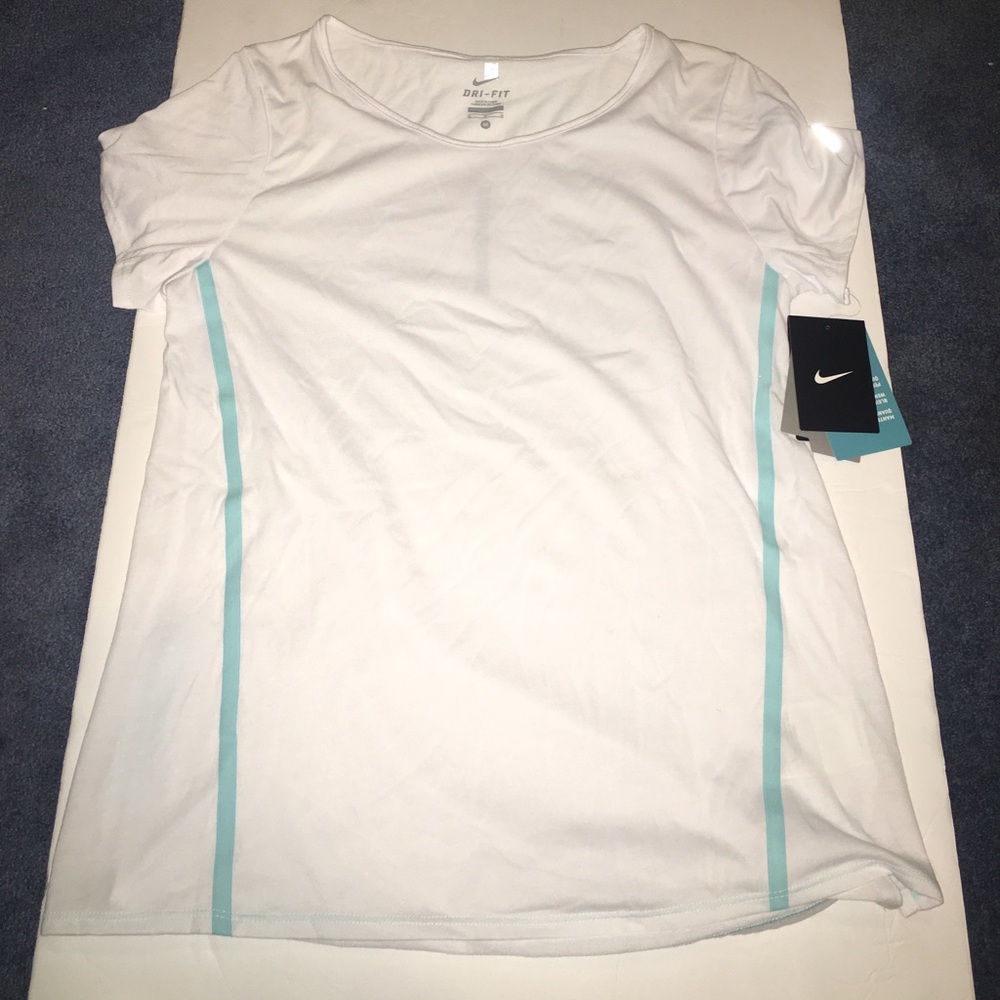 New women's dri fit shirt size medium