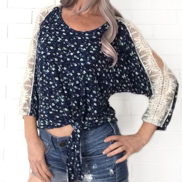 Tops - Bundle 6 for $25 • Floral Lace Open Sleeve Top