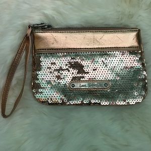 Express wristlet