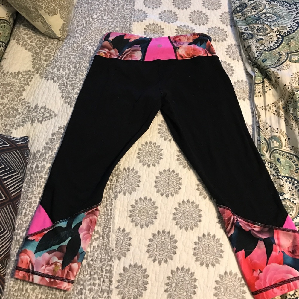 Lululemon Floral Crop Size 6