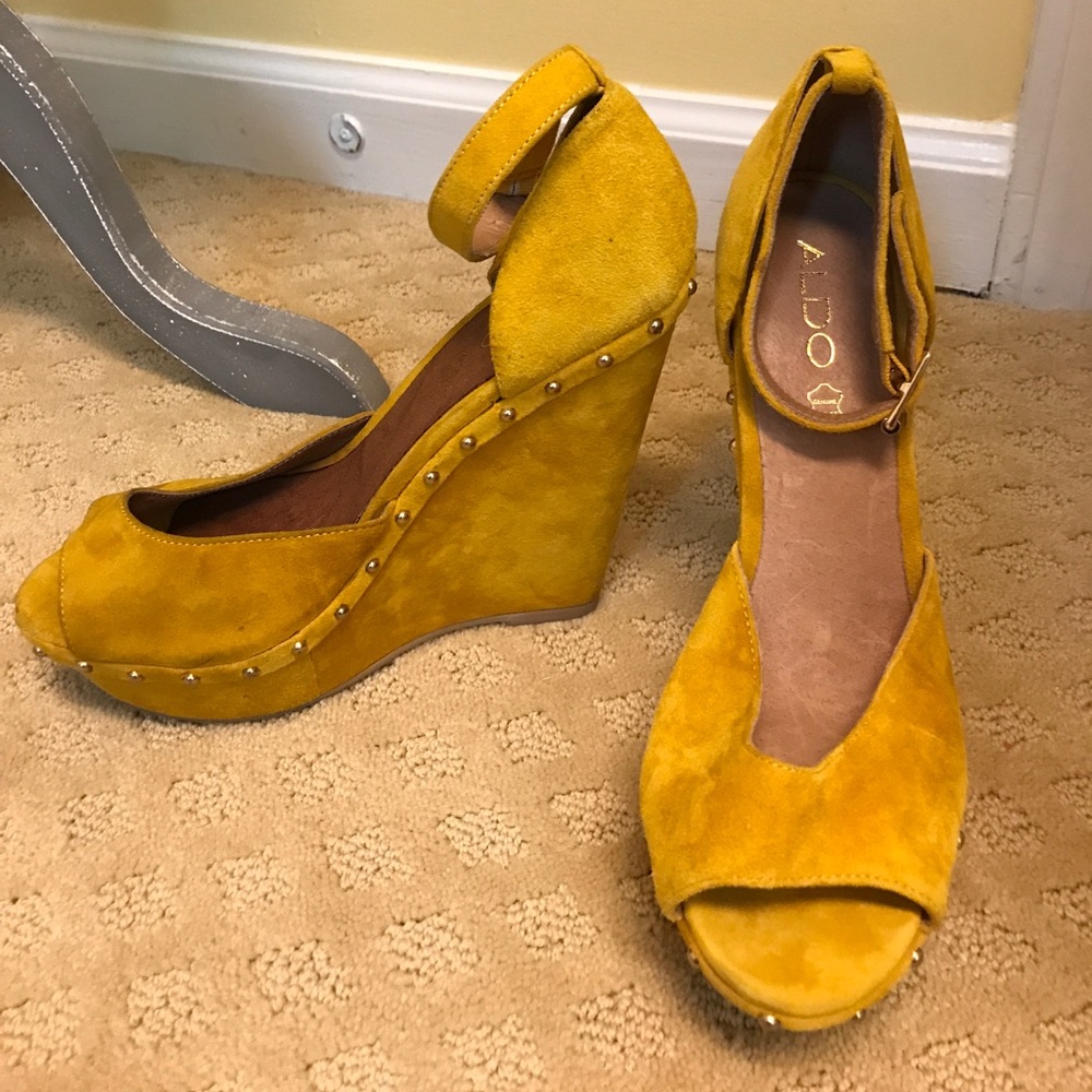 Aldo Yellow Wedges - size 9