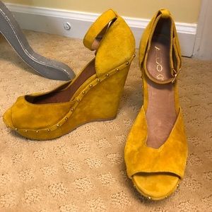 Aldo Yellow Wedges - size 9