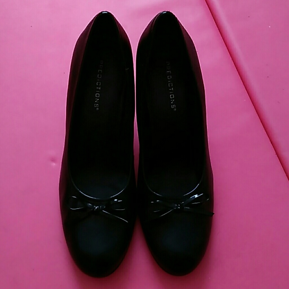 Black dress shoes