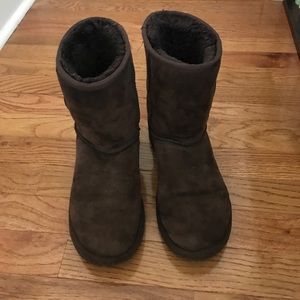 Classic short brown UGG