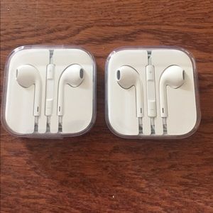 Set of 2 Apple EarPods