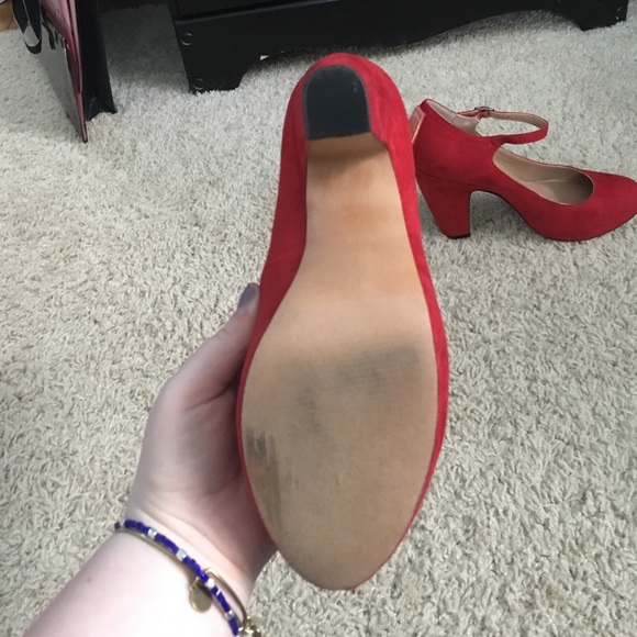 Red sued heels - Picture 4 of 5