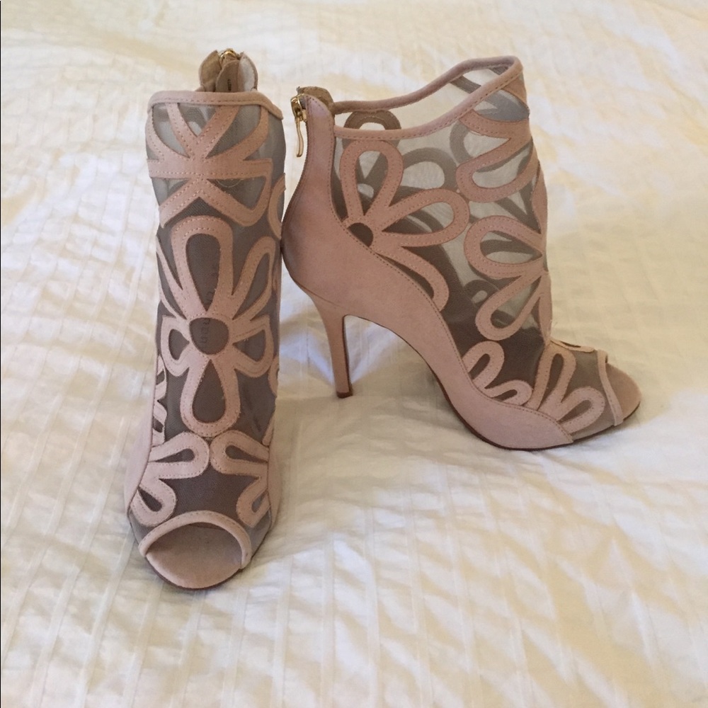 Chinese Laundry mesh flower design heels