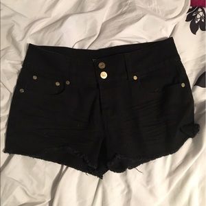 Black refuge shorts