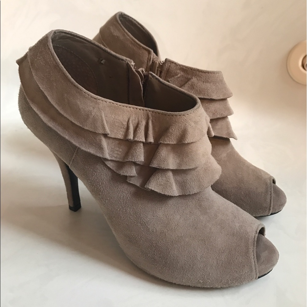 Gianni Bini ruffled peep toe heeled bootie