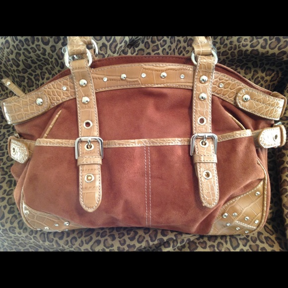 Handbags - Beautifully detailed handbag.  Lots of pockets!