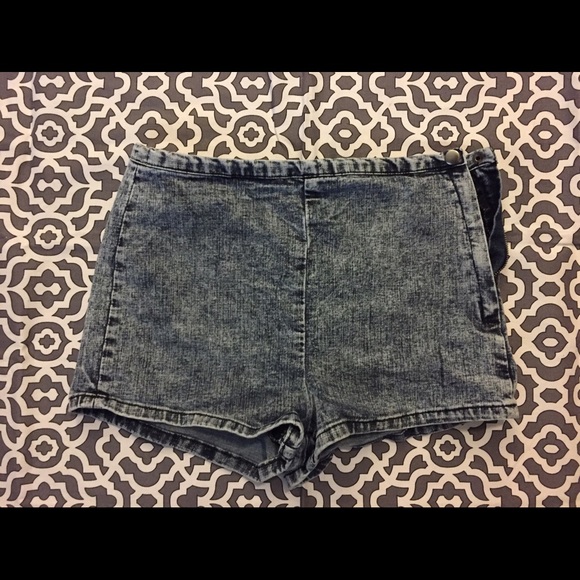 ποΈ Sale ποΈ Nice Jean Shorts - Picture 2 of 4