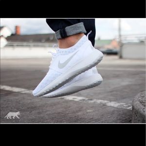 Nike rejuvenate tennis shoe