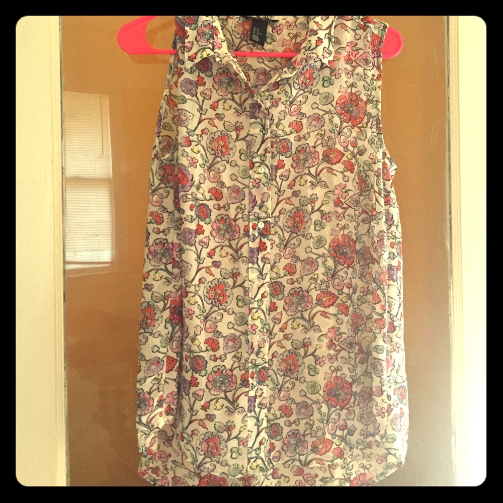 💘Sale💘 Floral H&M button up tank top!!