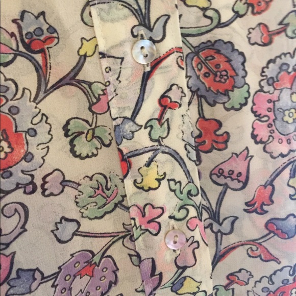 💘Sale💘 Floral H&M button up tank top!! - Picture 2 of 4