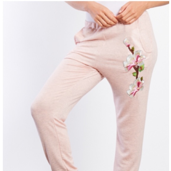 🔹1 Large Left 🔹Embroidered Joggers - Picture 5 of 8