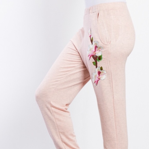 🔹1 Large Left 🔹Embroidered Joggers - Picture 6 of 8