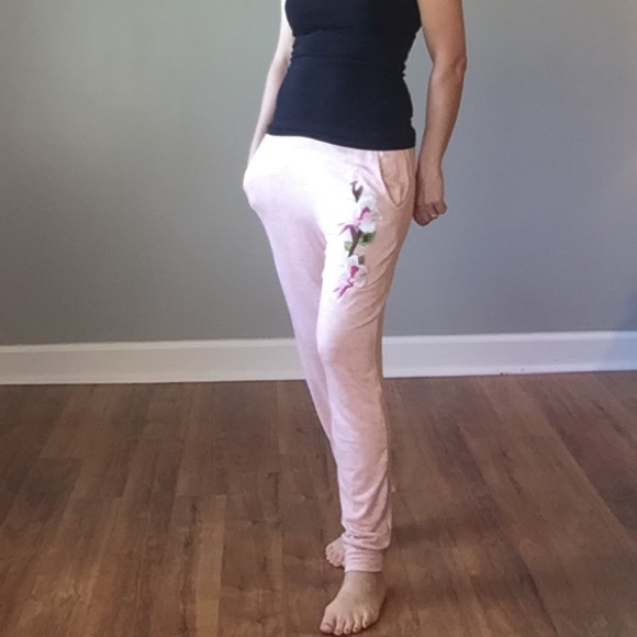 🔹1 Large Left 🔹Embroidered Joggers - Picture 7 of 8