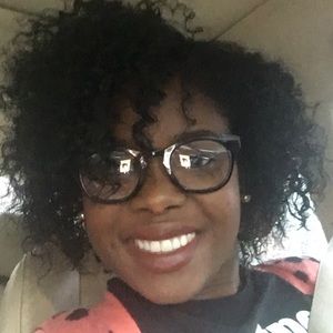 Meet your Posher, Aisha