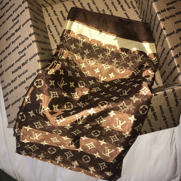 Authentic brown and gold Louis Vuitton shawl - Picture 1 of 1