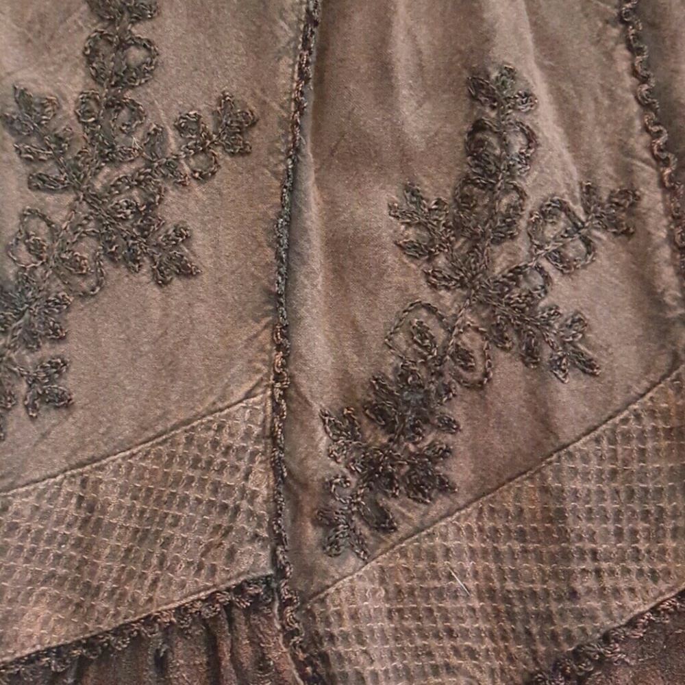Burgundy embroidered top - Picture 2 of 6