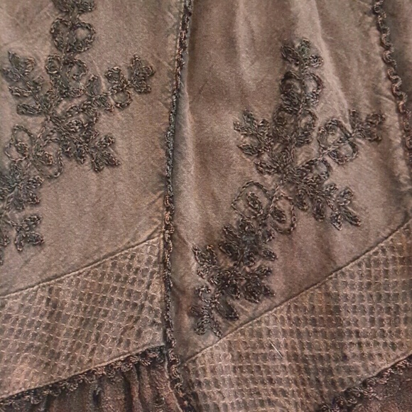 Burgundy embroidered top - Picture 2 of 6