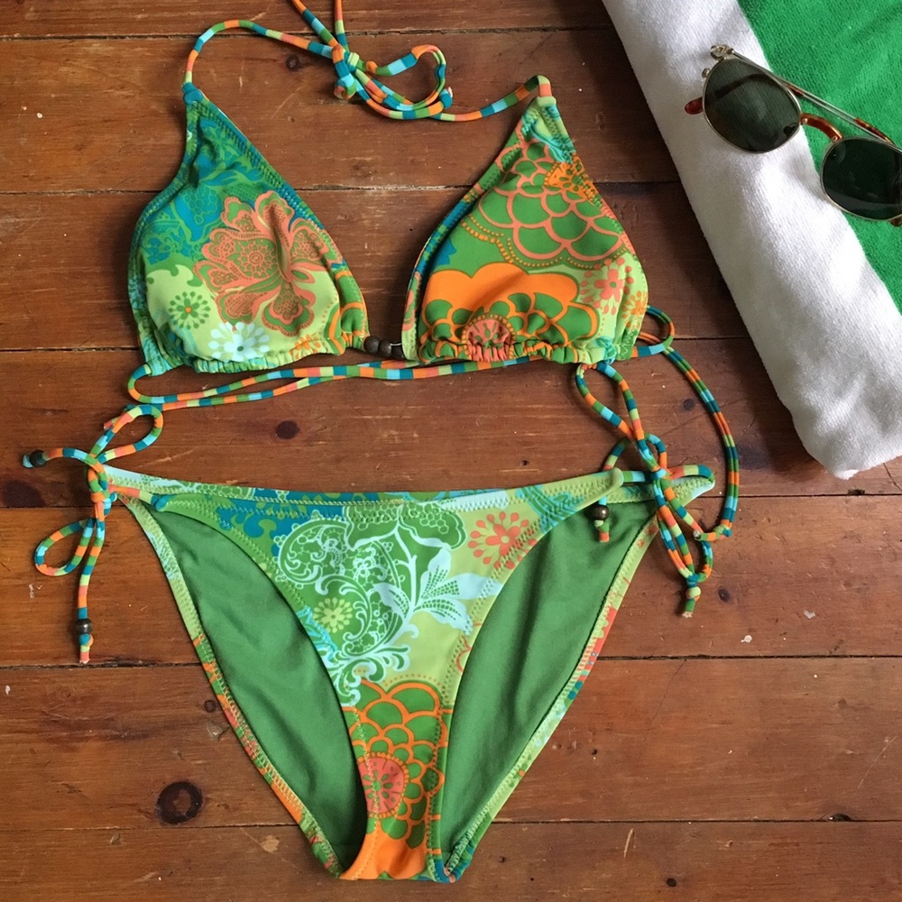 Triangle bikini with reversible top