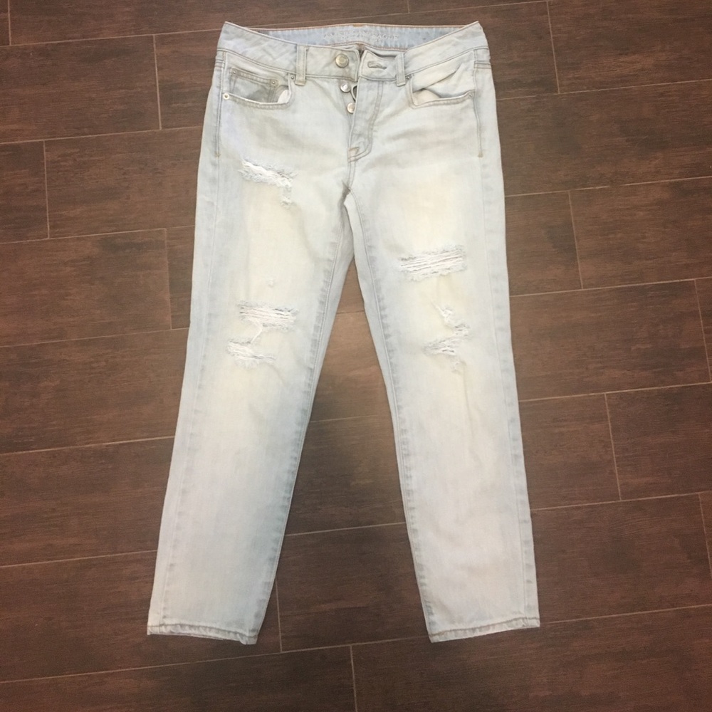 American eagle light wash ripped jeans