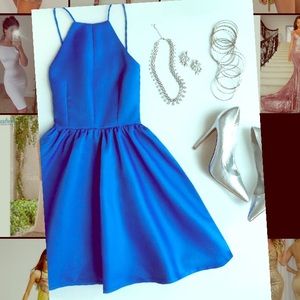 Gorgeous backless gold dress