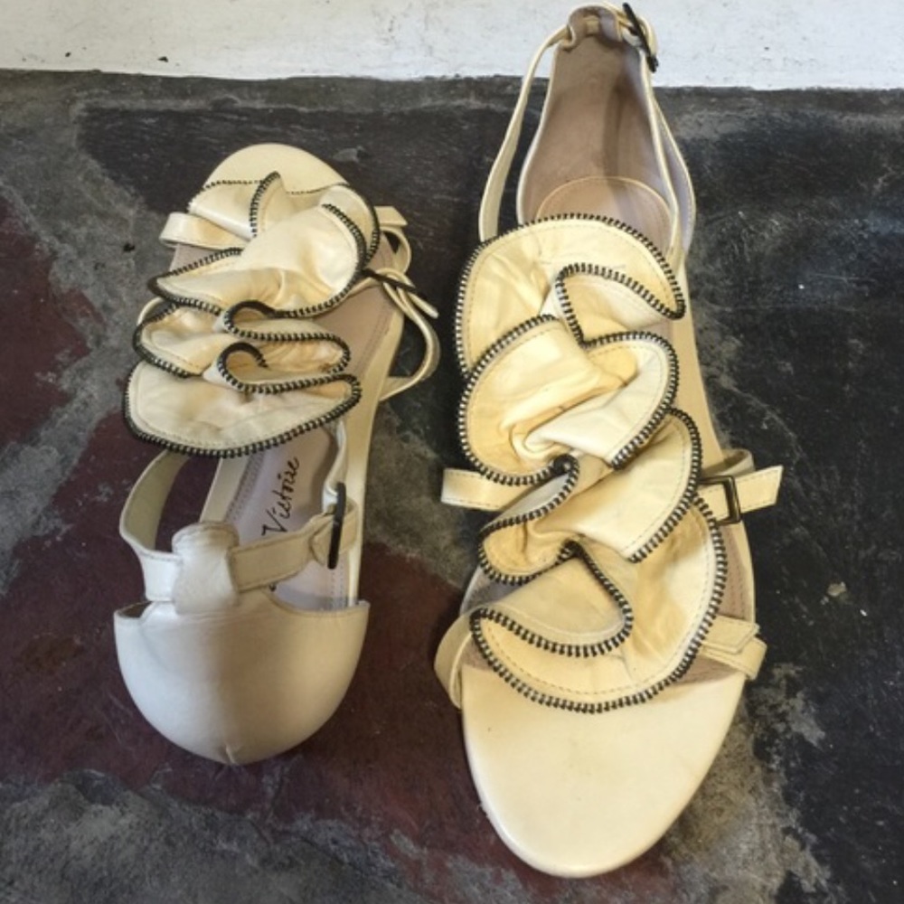 Pour La Victoire leather ruffle sandal