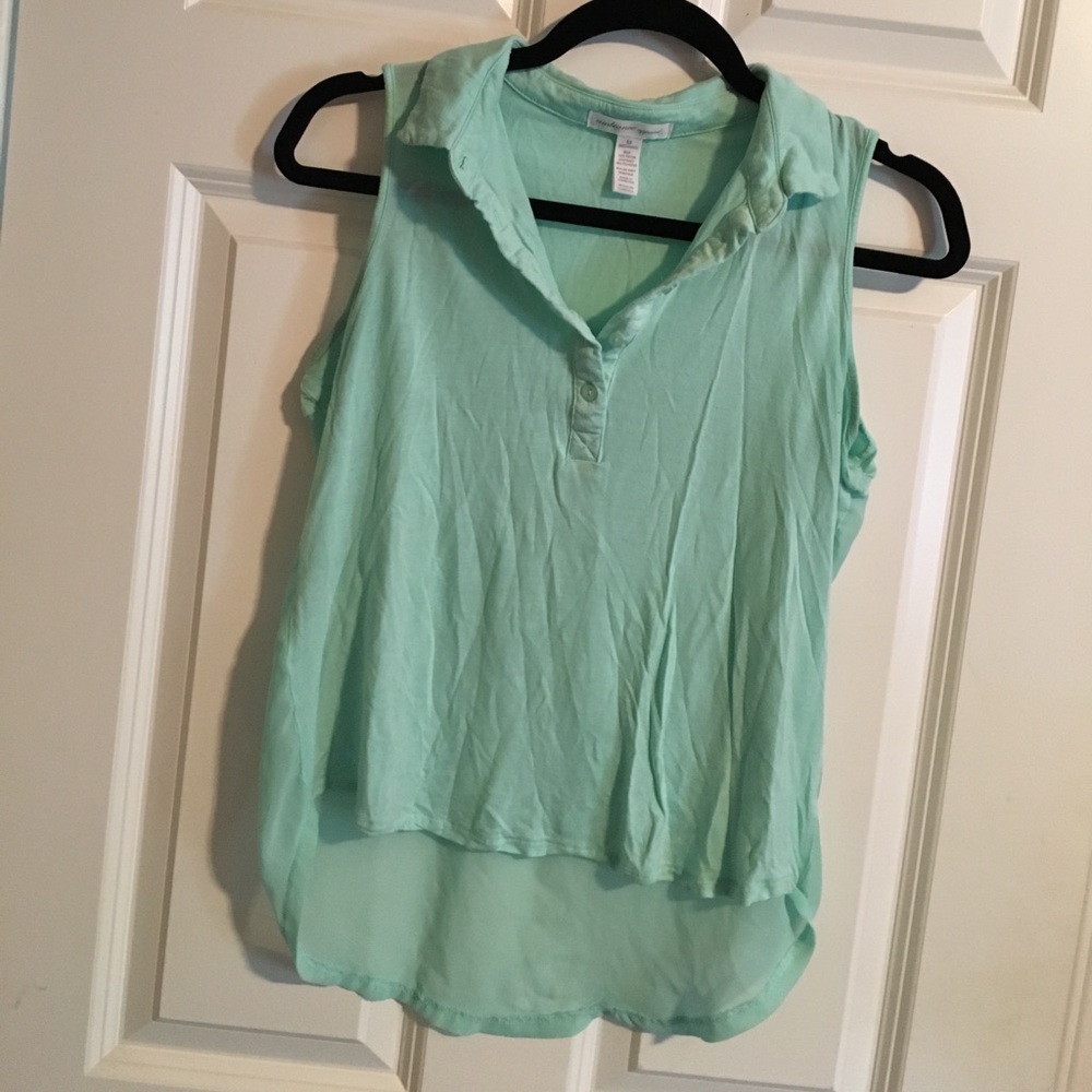 Sleeveless button-down