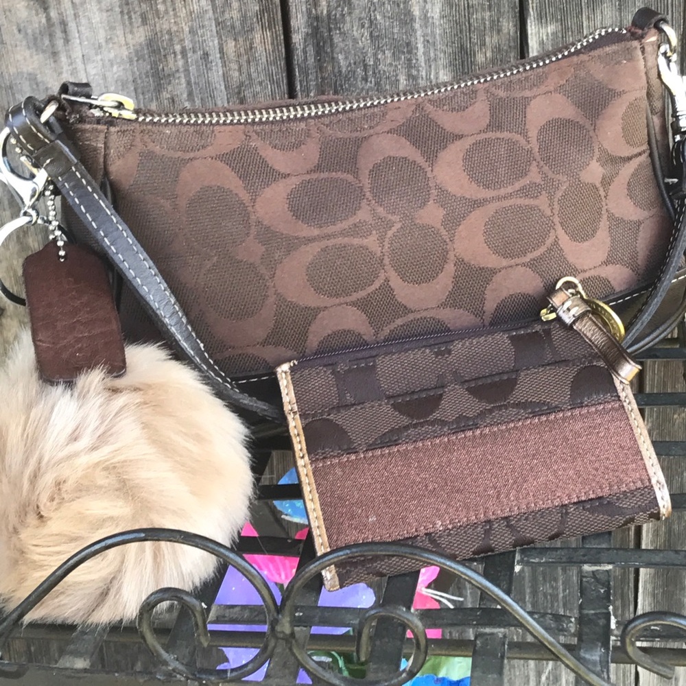 🌺Cute Coach Bag/Wristlet🌺Perfect for everyday🌺!