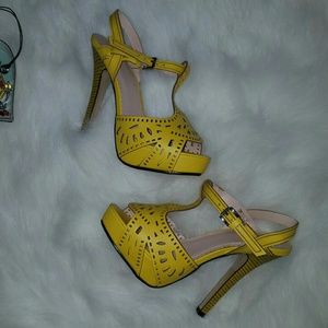 Yellow T-strap Heels sz 6