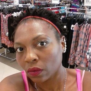 Meet your Posher, Nakia