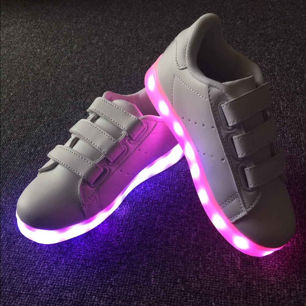 LED LIGHTS UP SHOES FOR KIDS-UNISEX SIZES WHITE ST