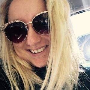 Meet your Posher, Hayley