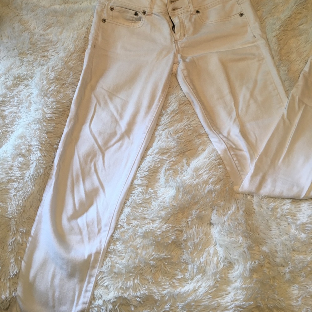 White American Eagle jeans