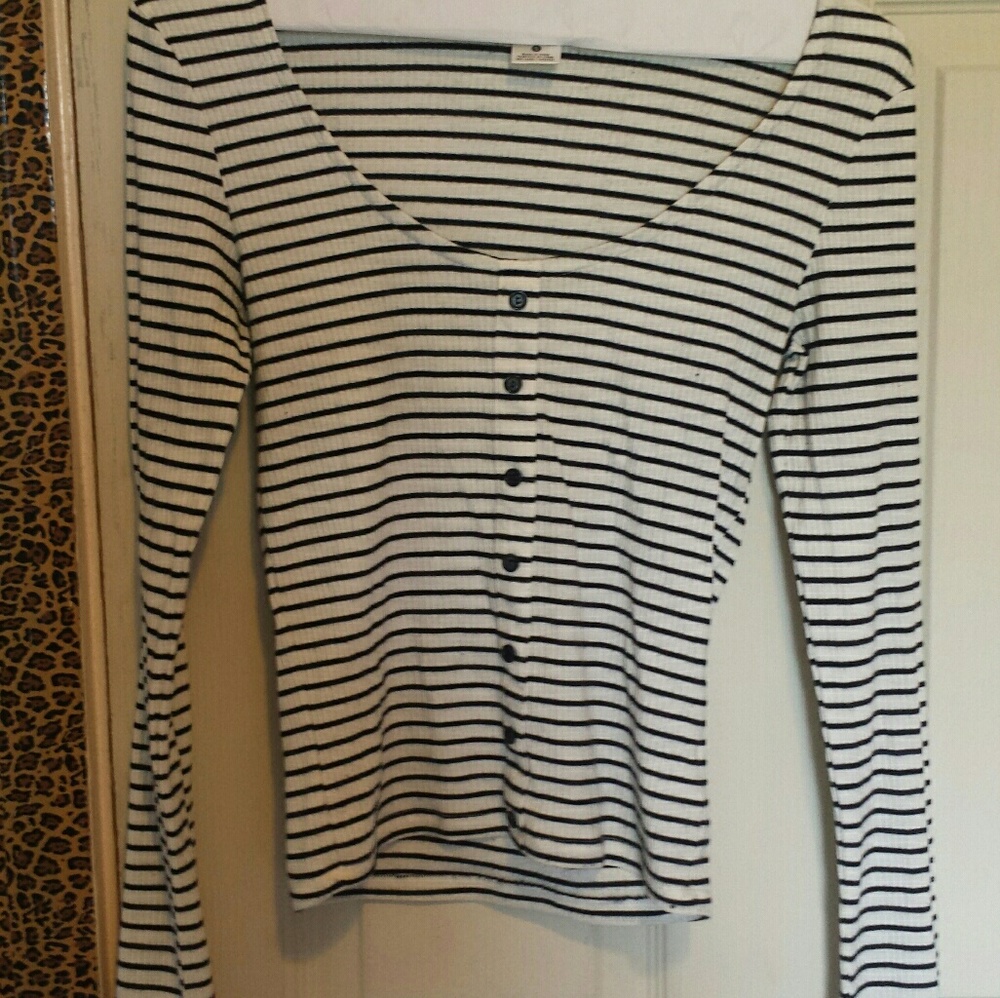 🌞Long sleeve, crop top from Zumiez!