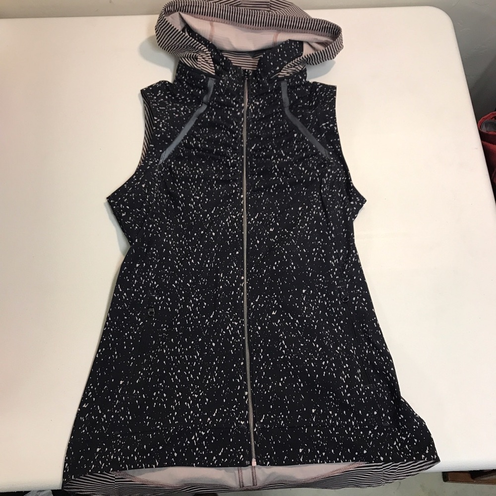Lululemon Go The Distance Vest Womens Size 4 EUC