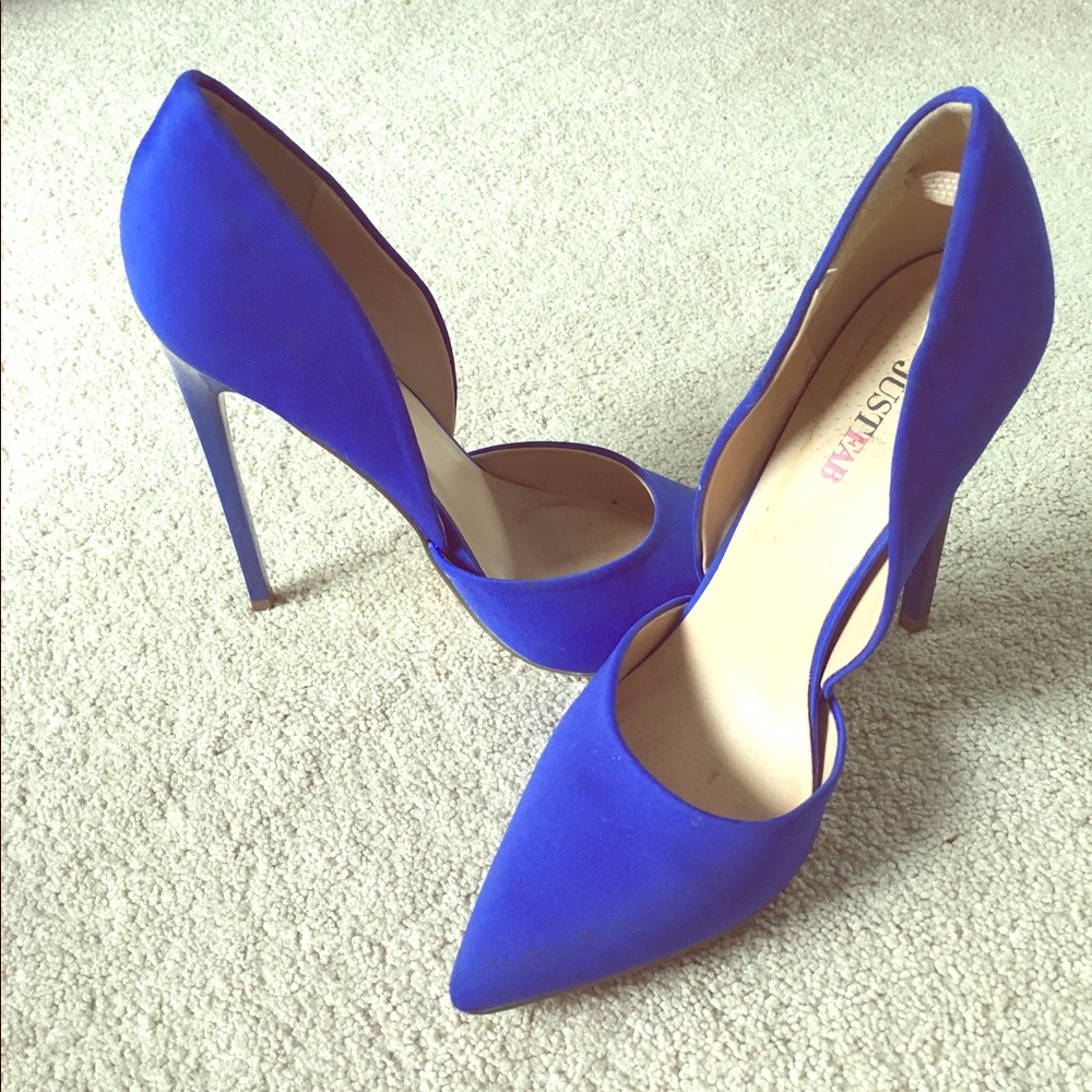 Sexy bright blue pumps
