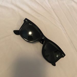 Black Ray Ban Wayfarer sunglasses
