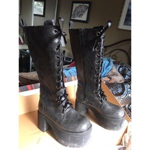 T.U.K Distressed 12-Eye Nosebleed Platforms