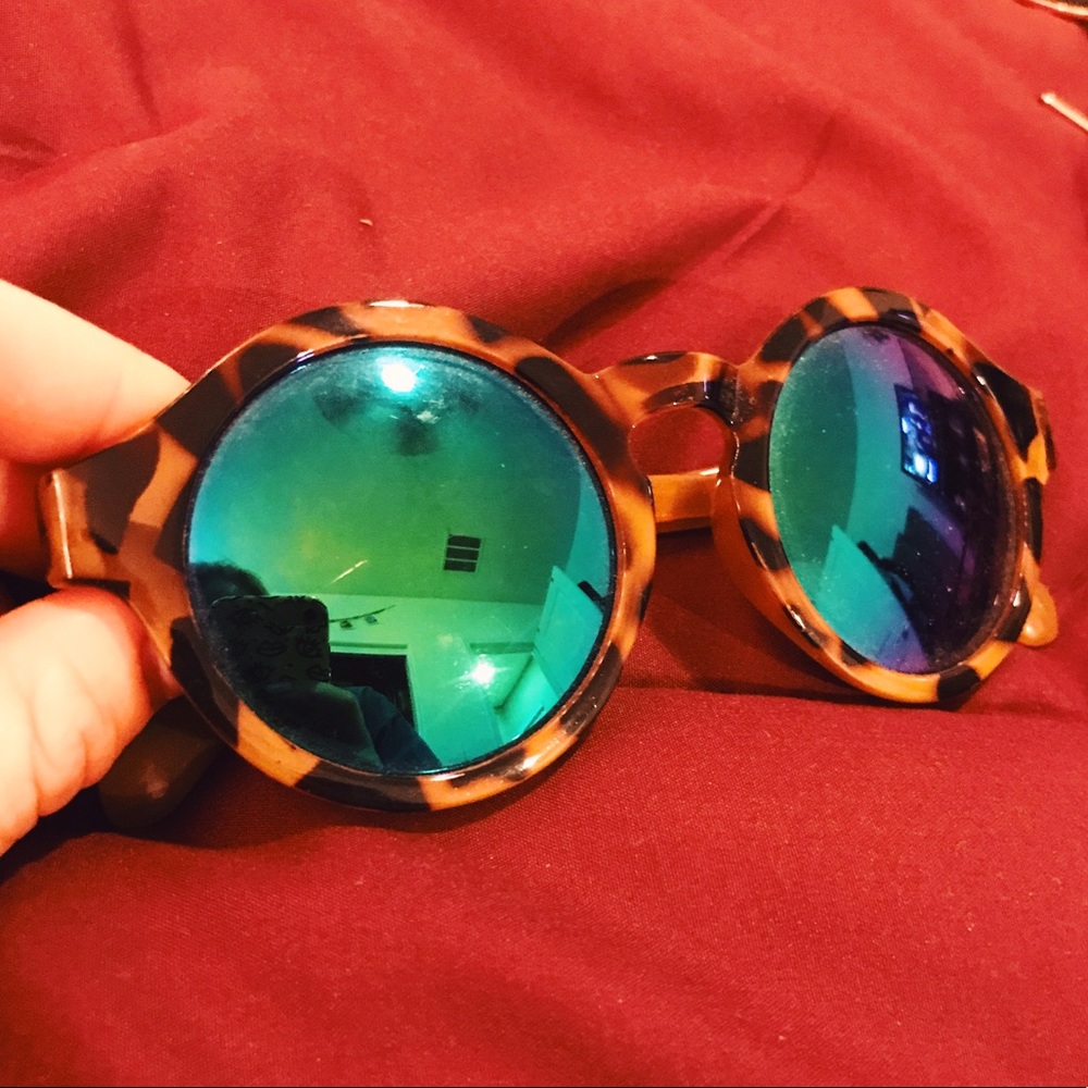 Tortoiseshell Round Sunglasses